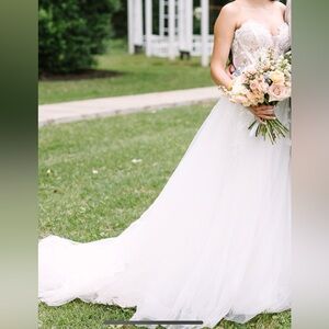 Beautiful wedding dress! Size 4